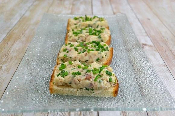 Pasta z ziemniaków i makreli – szybki i prosty smarowidło do pieczywa