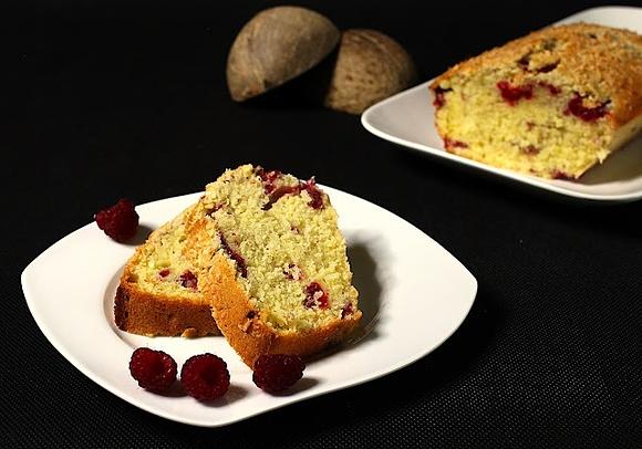 Ciasto z mascarpone, malinami i kokosem