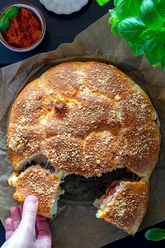 Dropskie drożdżowe z serem i pepperoni