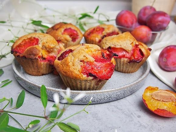 Cynamonowe muffiny ze śliwkami