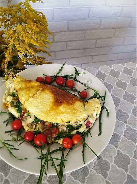 Omlet wytrawny: wegetariański lub mięsny przepis
