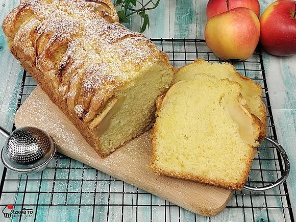 Babka z jabłkami