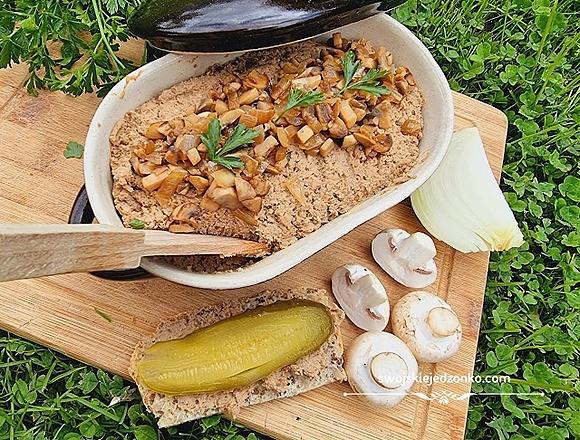 Pasztet z pieczonego kurczaka z pieczarkami