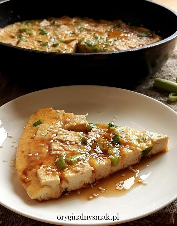 Omlet chiński z tofu i dymką