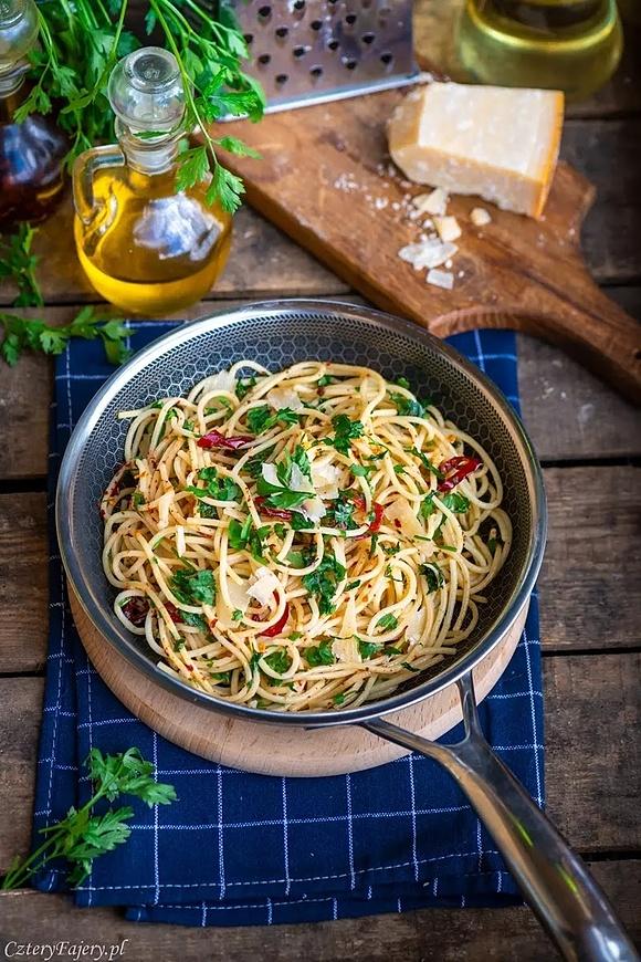 Najlepsze spaghetti z czosnkiem i oliwą