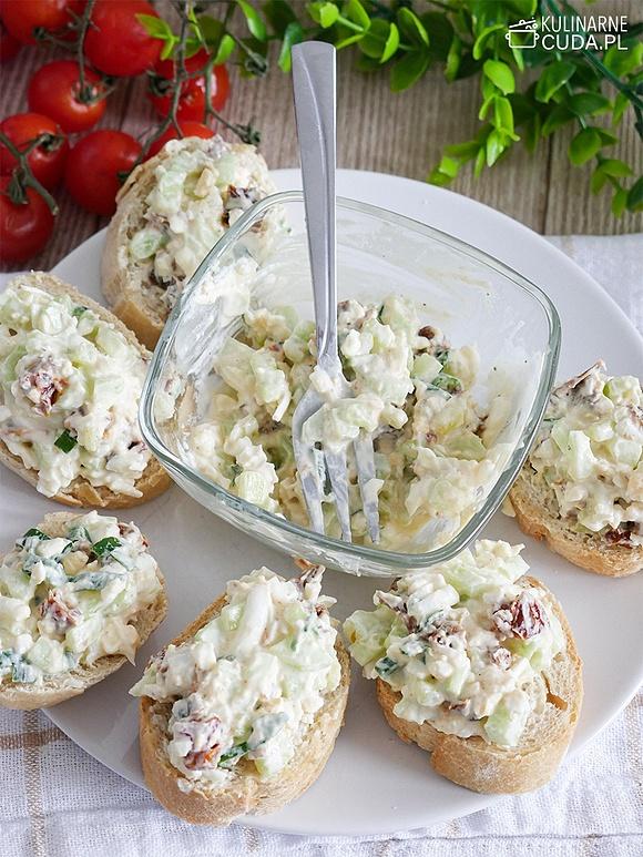 Pasta jajeczna z suszonymi pomidorami