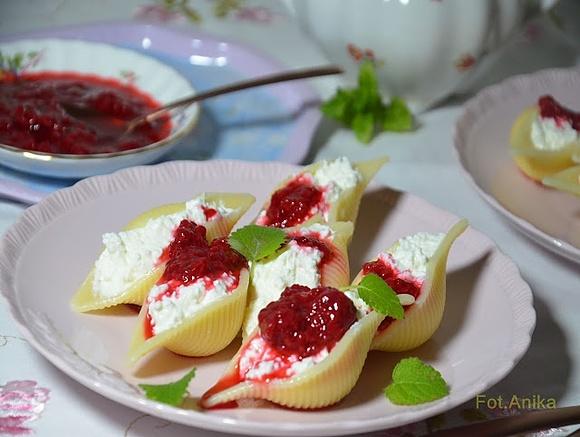 Muszle makaronowe z serem i konfiturą