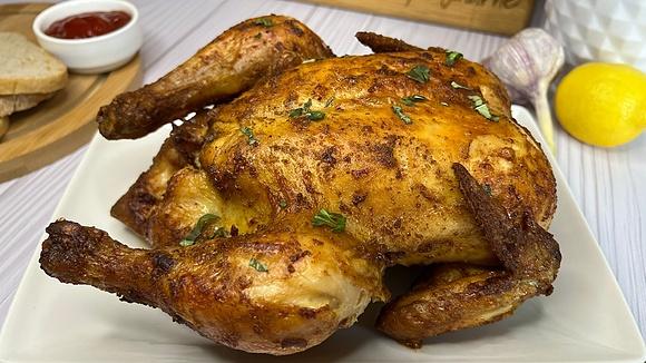 Soczysty i aromatyczny kurczak pieczony w całości w AirFryer