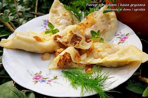 Pierogi z bundzem i kaszą gryczaną z komuny