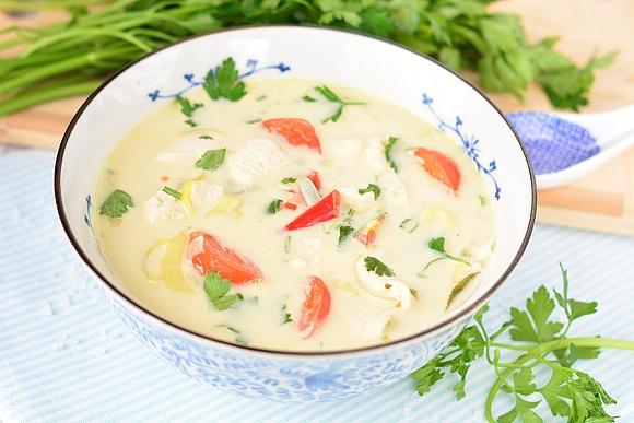 Tom kha gai tajska zupa z kurczakiem