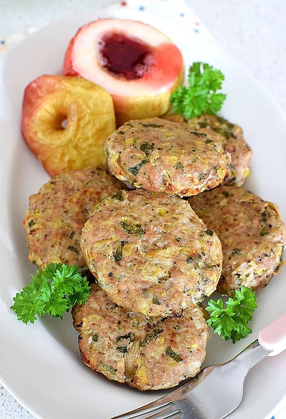 Kotlety drobiowe z jabłkiem pieczone bez smażenia