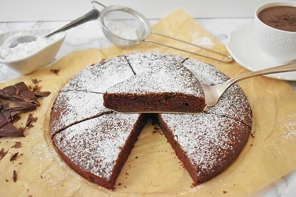 Włoskie ciasto czekoladowe Torta Tenerina