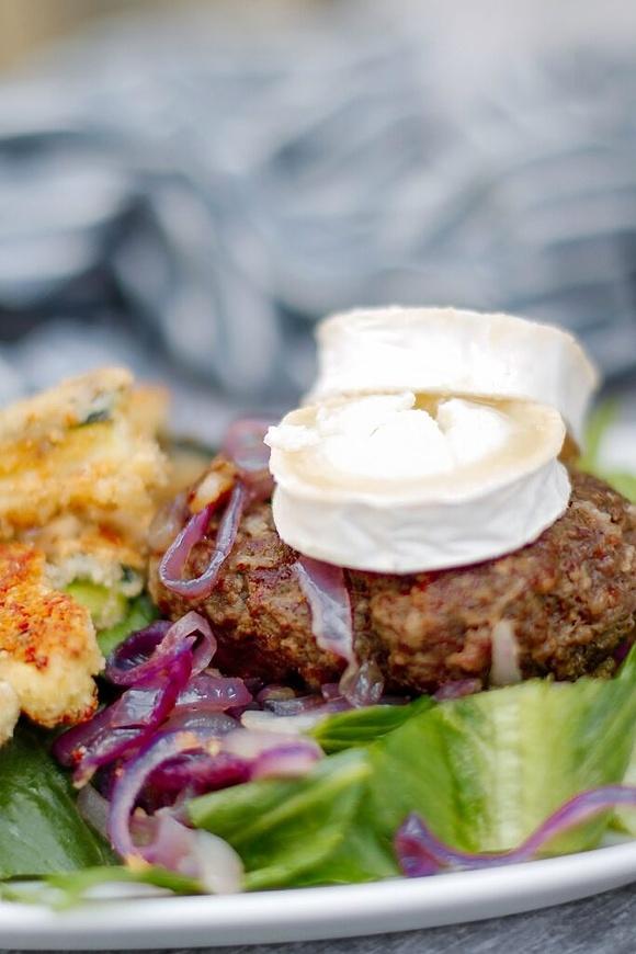 Hamburger lchf z cukinią i kozim serem