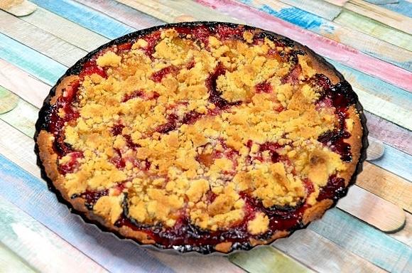 Tarta ze śliwkami i kruszonką
