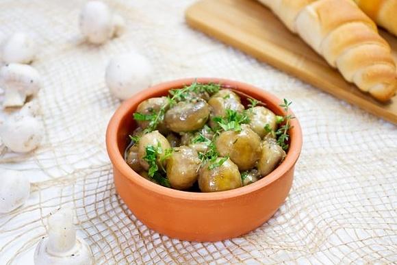Pieczarki z czosnkiem i tymiankiem