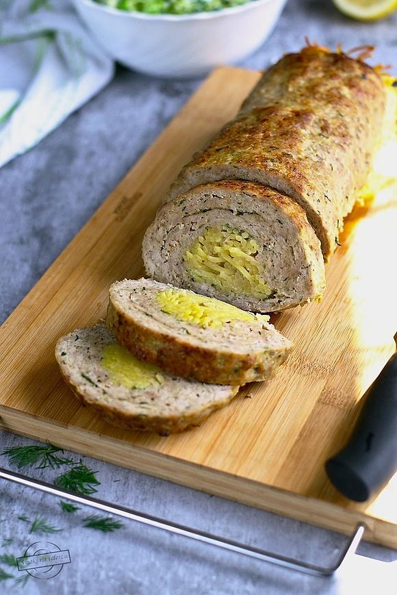 Pieczeń z mielonego mięsa z makaronem spaghetti
