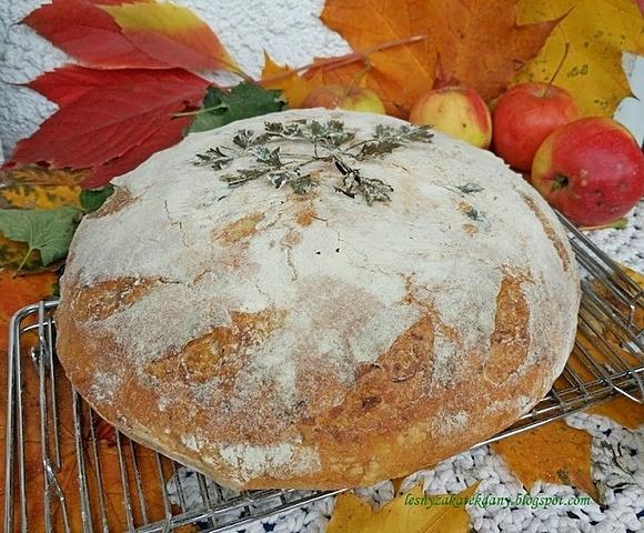 Chleb orkiszowy z marchewką i tartym jabłkiem na światowy dzień chleba