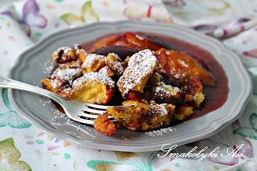 Omlet cesarski z karmelizowanymi śliwkami