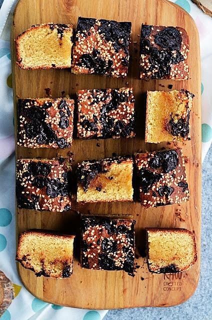 Blondies z tahini i czekoladą