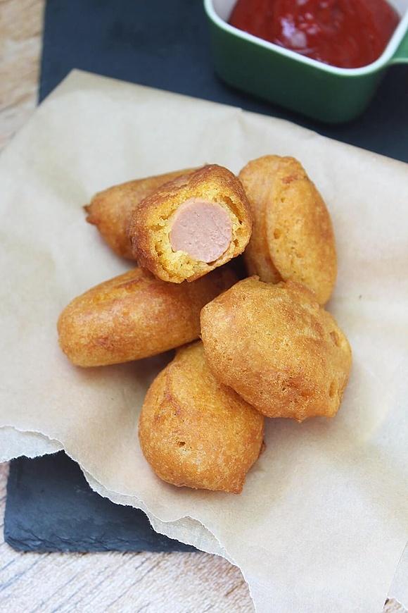 Wegańskie mini corn dogi przekąska bez mięsa