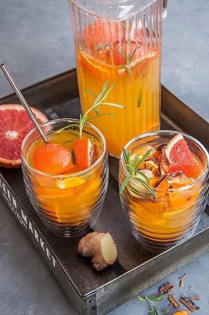 Lemoniada na gorąco z sokiem rokitnika