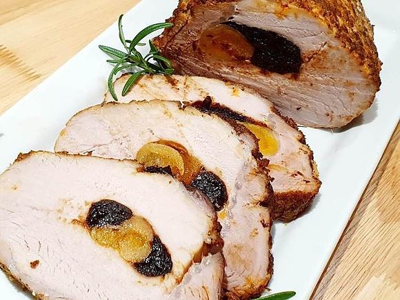 Schab pieczony z suszonymi śliwkami i morelami