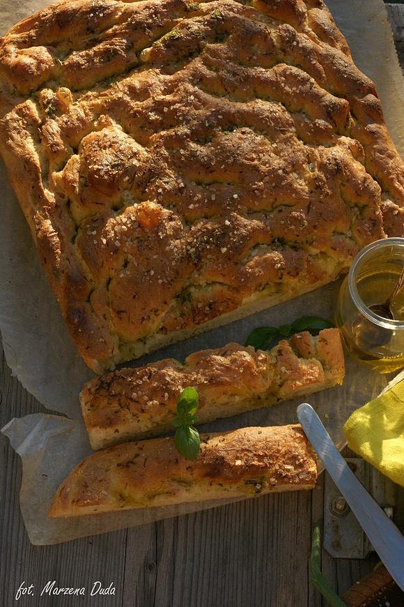 Focaccia z ziołową oliwą