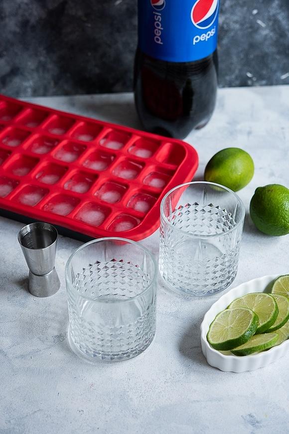 Drink Cuba Libre z limonką i biały rum