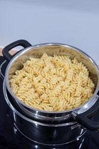 Zapiekanka z makaronem i paprykami