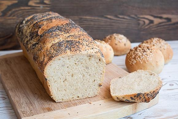 Chleb domowy z drożdży i mąki pszennej