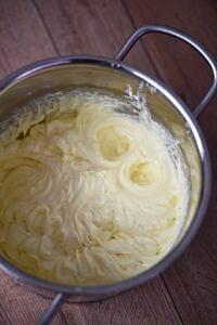 Owocowe tiramisu z dżemem truskawkowym