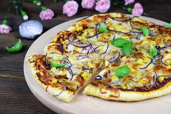 Pizza bbq z oliwkami