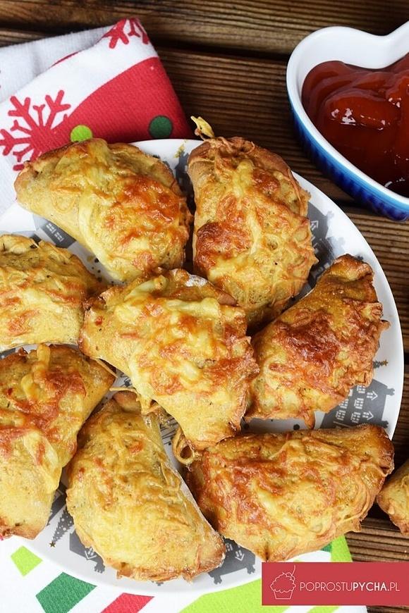 Pieczone pierogi z mięsem mielonym i kukurydzą