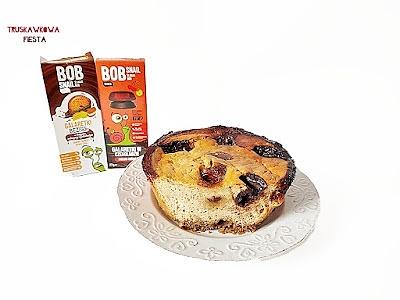 Skyrnik bananowy z galaretkami owocowymi w czekoladzie