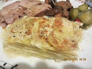 Ziemniaki gratin z wolno pieczoną karkówką