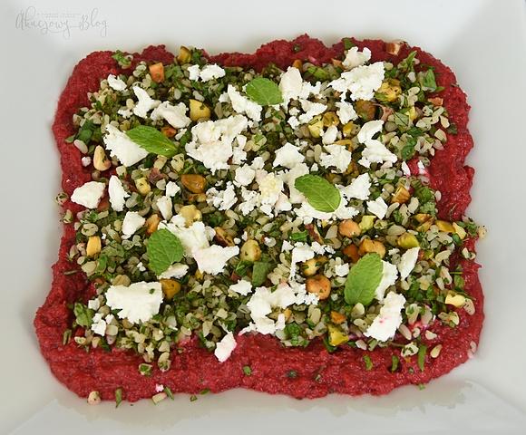 Sałatka z pieczonych buraków, batatów, pistacji, bulgur i fety