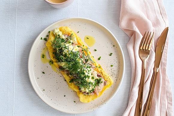 Omlet z wędzonym karpiem