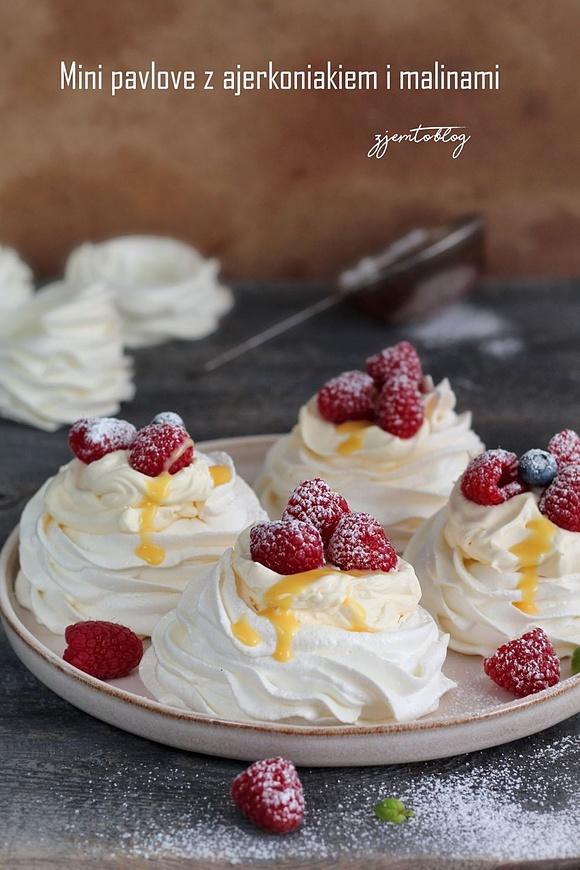 Mini Pavlova z ajerkoniakiem i malinami