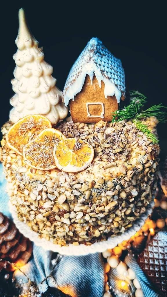 Torcik orzechowo-makowy z masą budyniową i kajmakiem