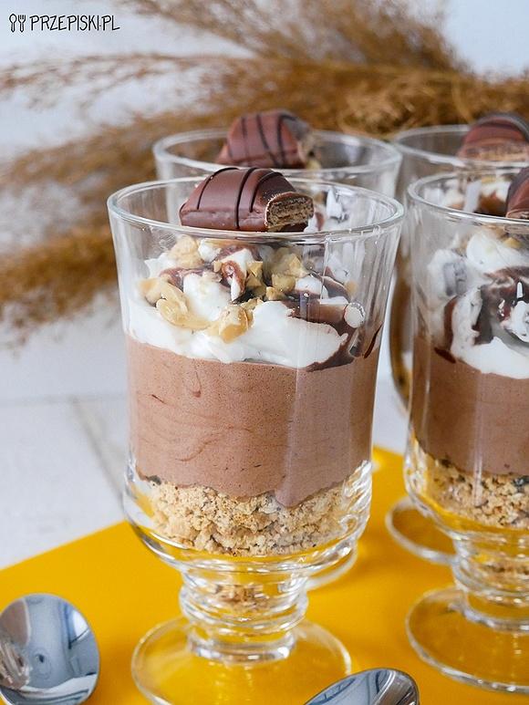 Deser Kinder Bueno z nutellą i chrupiącymi ciasteczkami