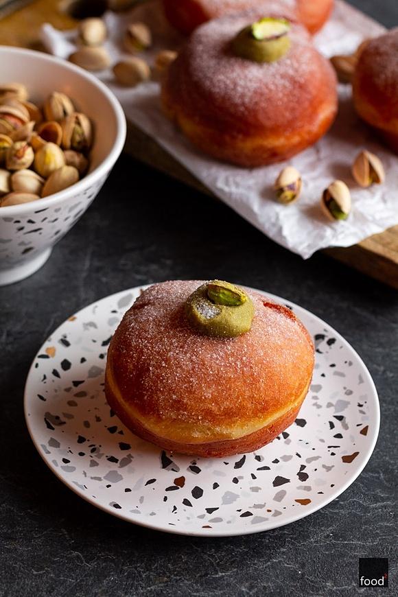 Pączki z kremem pistacjowym