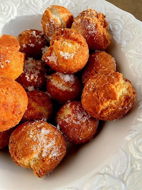 Włoskie castagnole mini pączki na tłusty czwartek
