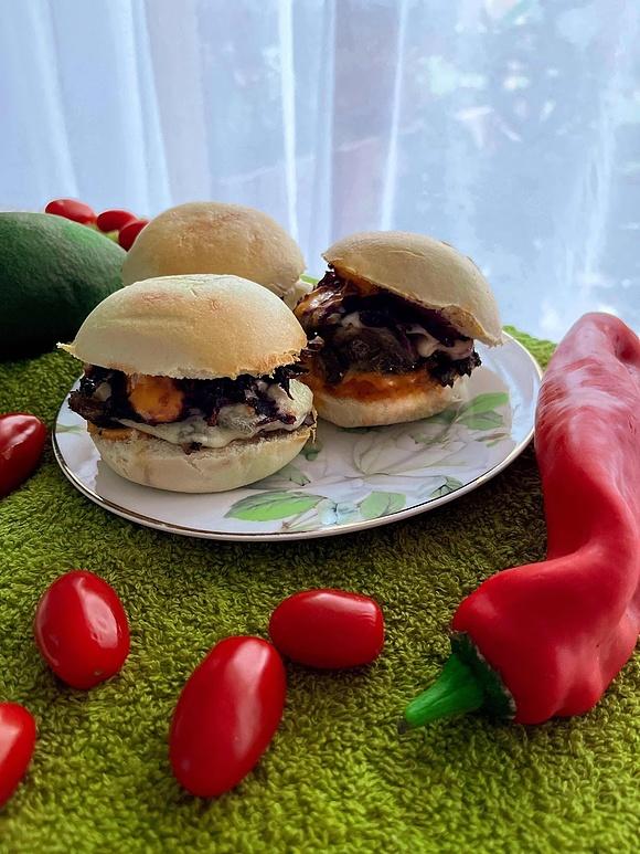 Burger z kaczką w pyzie