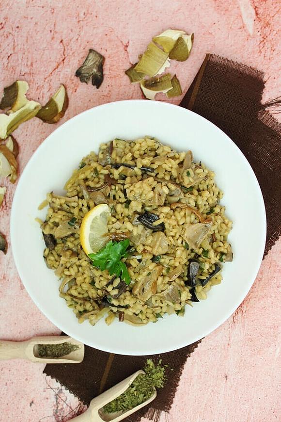 Risotto z grzybami i suszonymi borowikami