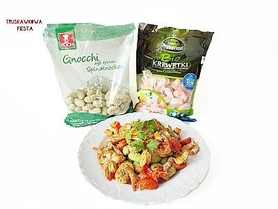 Krewetki z pomidorkami i gnocchi ze szpinakiem