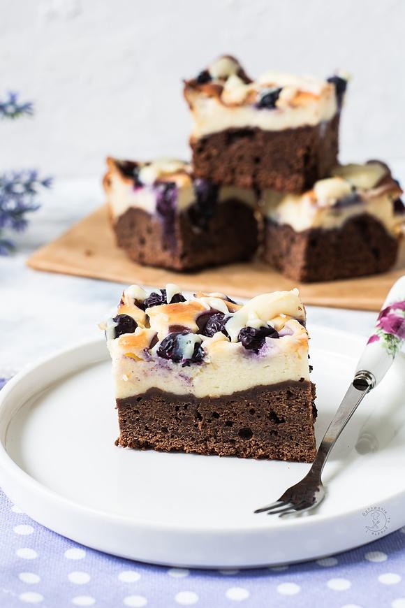 Sernikobrownie z mascarpone i borówkami