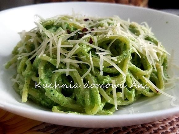 Spaghetti z ricottą i szpinakiem