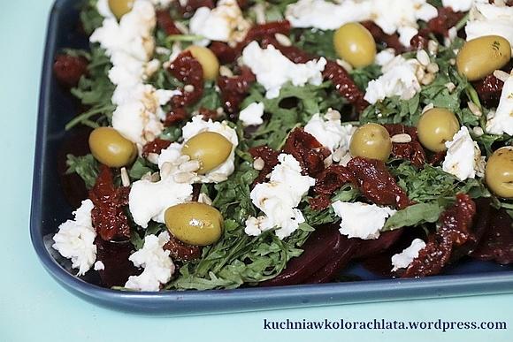 Carpaccio z buraków z rukolą fetą i oliwkami