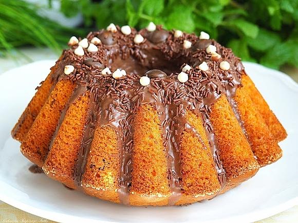 Babka marchewkowa z polewą czekoladową