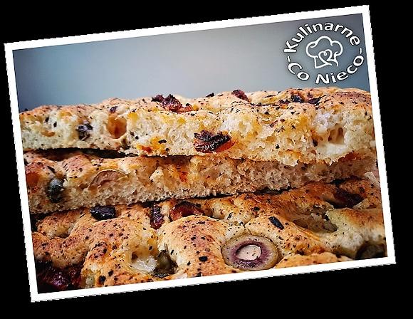 Focaccia z oliwkami i suszonymi pomidorami